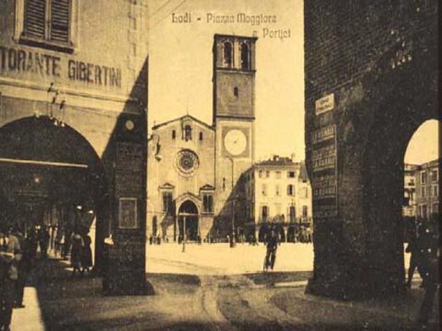 la piazza.JPG